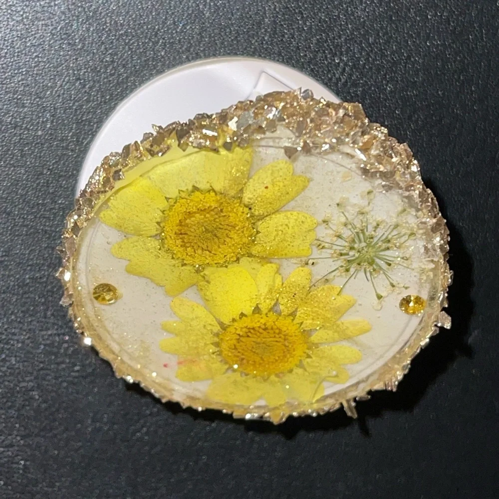 Dried flower and crystal resin home made and custom made to order pop socket